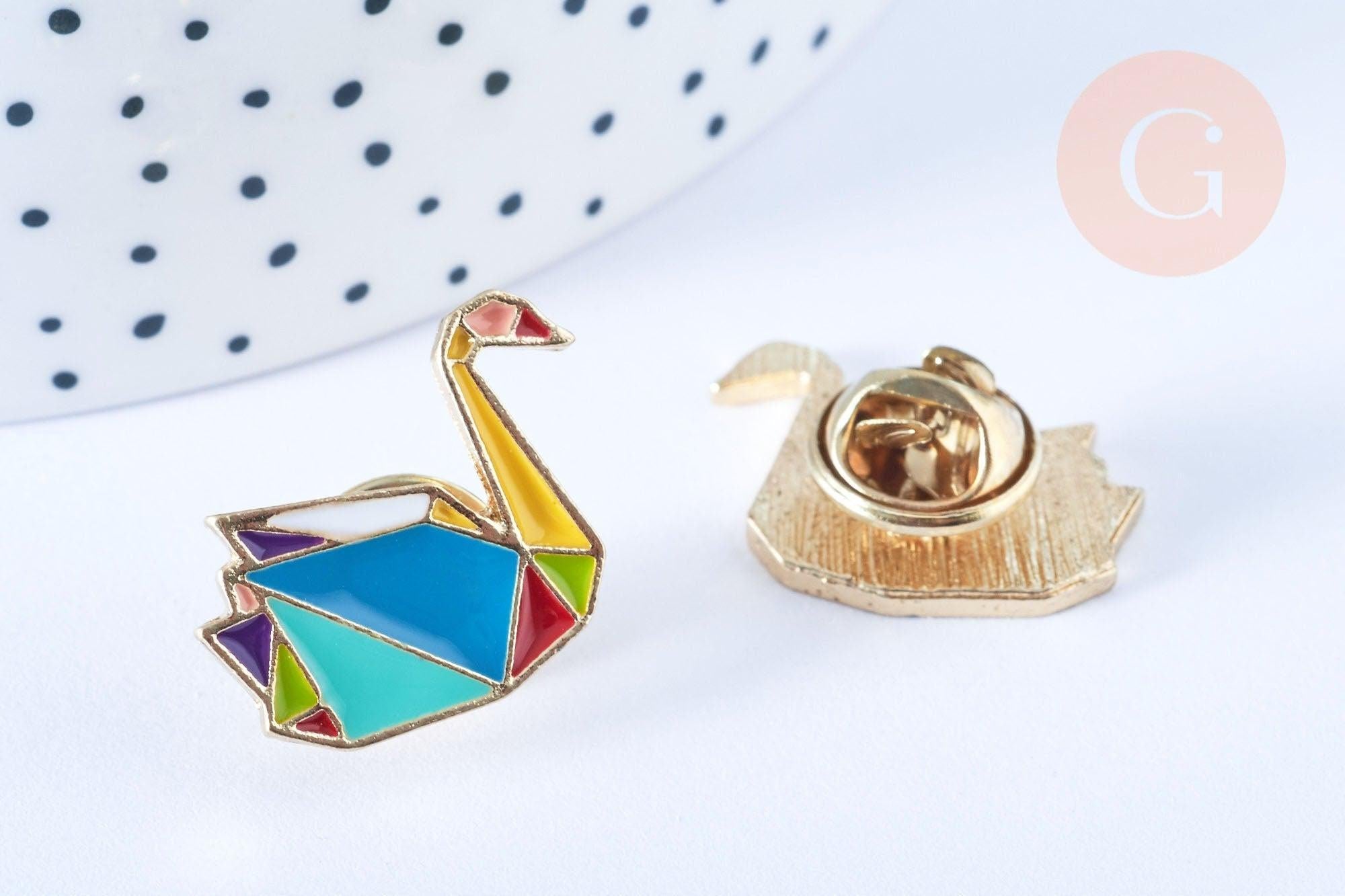 Broche pin's cygne origami doré émail multicolore 18x21mm, décoration veste, x1 (G6615)