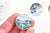 Broche pins rond motif montagne doré émail bleu,broche dorée, décoration veste, 31mm, x1 (G5556)