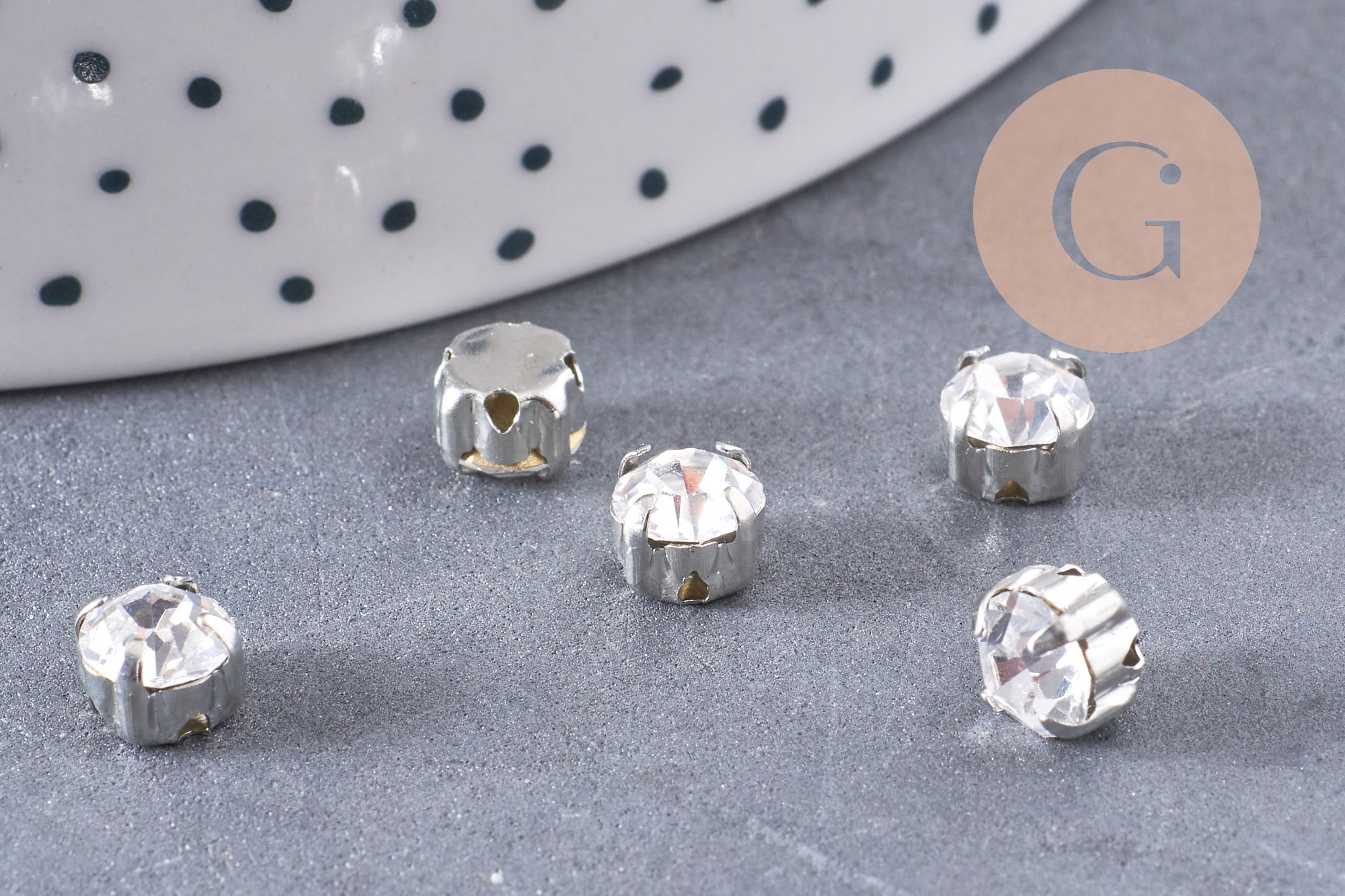 Cabochon carré cristal transparent métal platine à coudre 6x5mm, x50 (14.5gr) (G2247)