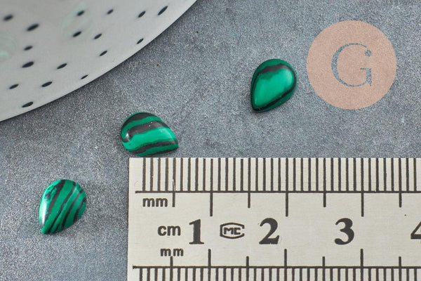 Cabochon goutte malachite de synthèse 6x8mm, x1 (G2807)