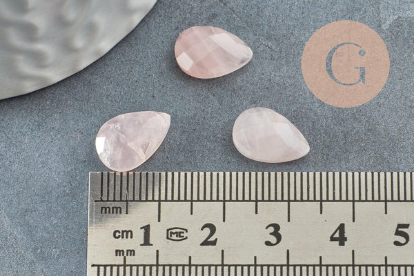 Cabochon goutte quartz rose facetté naturel 13x8mm, x1 (G9962)