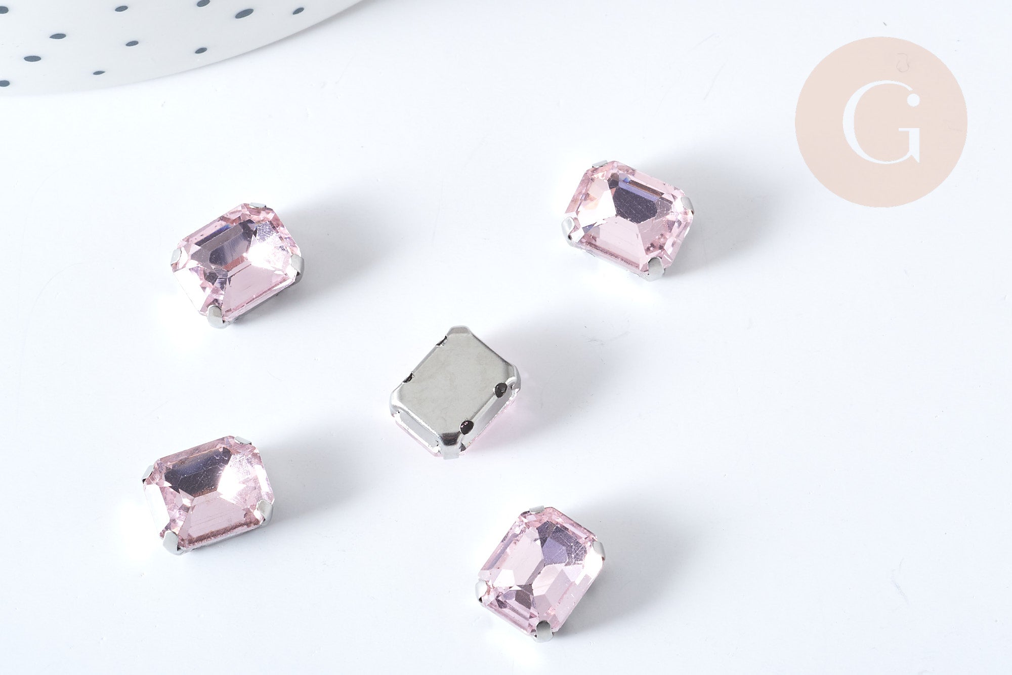 Cabochon rectangle cristal rose clair avec serti en laiton argenté 8x10mm, x5 (G8114)