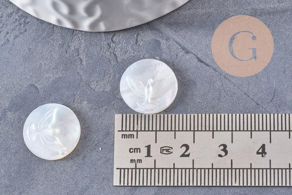 Cabochon rond Colombe nacre naturelle blanche gravé 15.5mm, x1 (G9971)