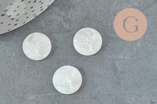 Cabochon rond colombe nacre blanche naturelle gravé 15.5mm, x1 (G9627)