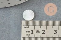 Cabochon rond gravé nacre blanche naturelle 10mm, x1 (G9628)