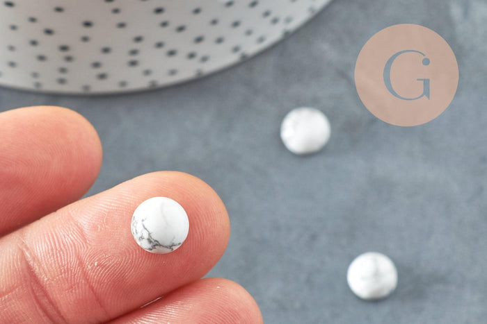 Cabochon rond howlite blanche naturelle 8mm, x1 (G8689)