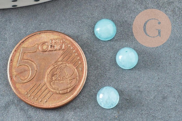 Cabochon rond jade naturel teinté bleu clair 6mm, x1 (G0951)