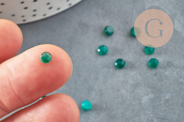 Cabochon rond onyx verte naturelle facetté 4mm, x1 (G2275)