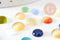 Cabochon verre oeil de chat rond multicolore 5-10mm, x20 (4.9gr) (G1499)