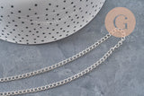 Chaîne maille courbe argentée en acier inoxydable 304, 4x3mm, sur fond gris.