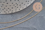 Chaîne fine gold-filled 14K de 45.7cm avec fermoir doré, posée sur fond gris.