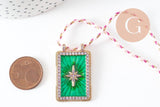 Collier médaille émaillée étoile vert zircon zamac doré, collier cordon tressé 45cm x1 (G9564)