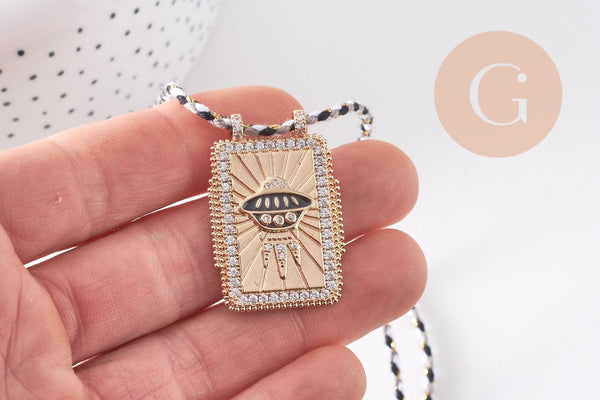 Collier médaille émaillée soucoupe volante émail noir zircons cordon tressé zamac doré 45cm x1 (G10364-6)