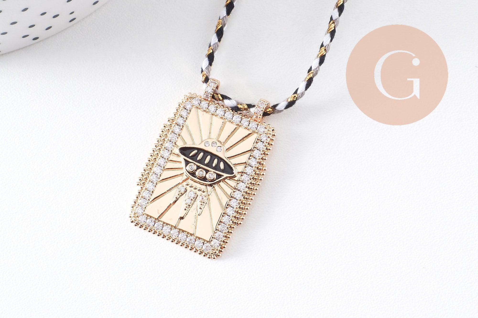 Collier médaille émaillée soucoupe volante émail noir zircons cordon tressé zamac doré 45cm x1 (G10364-6)