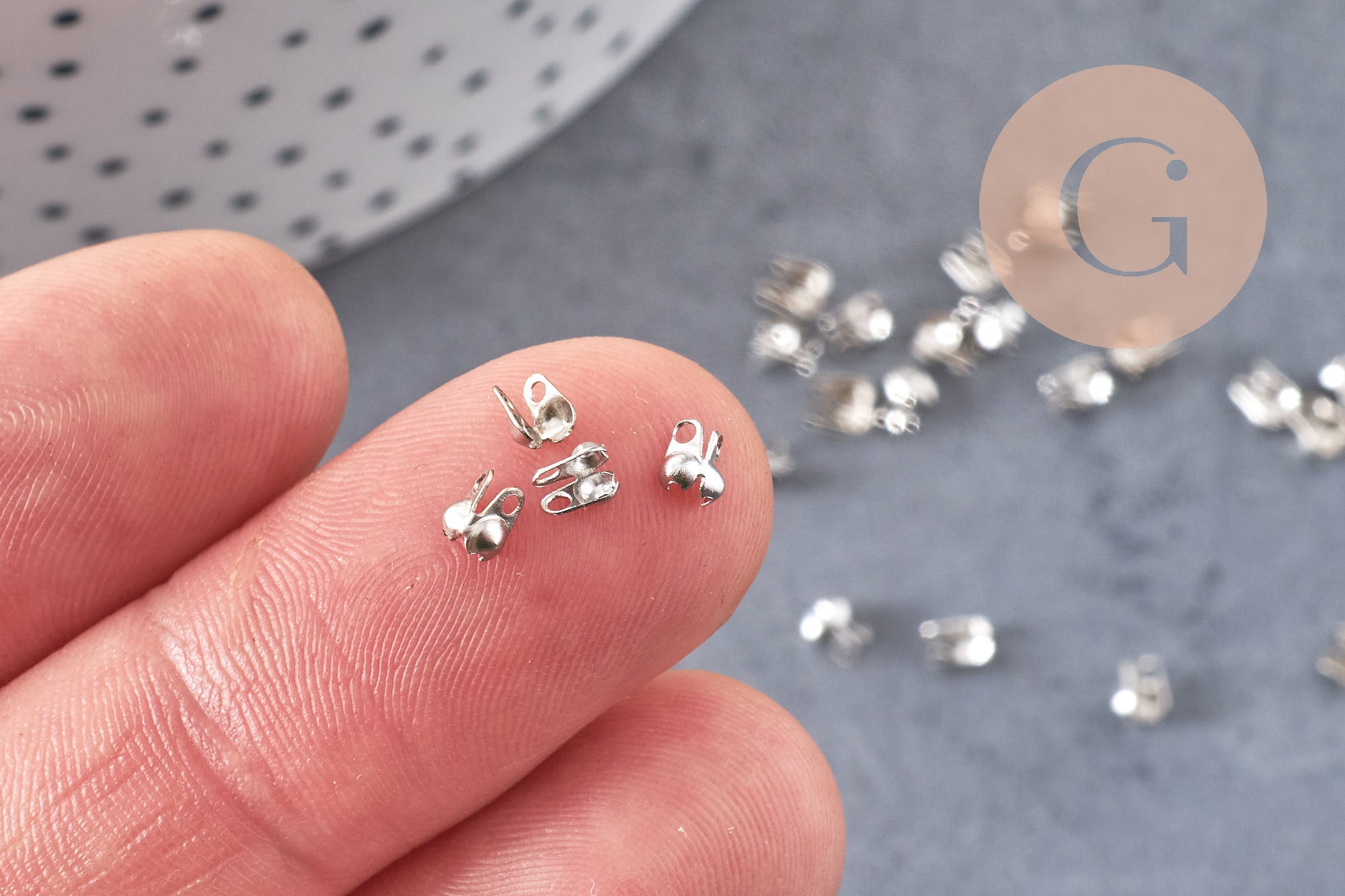 Connecteurs platine avec trou 3mm, apprêt chaine boule 1.5mm, x 1 gr (G3999)