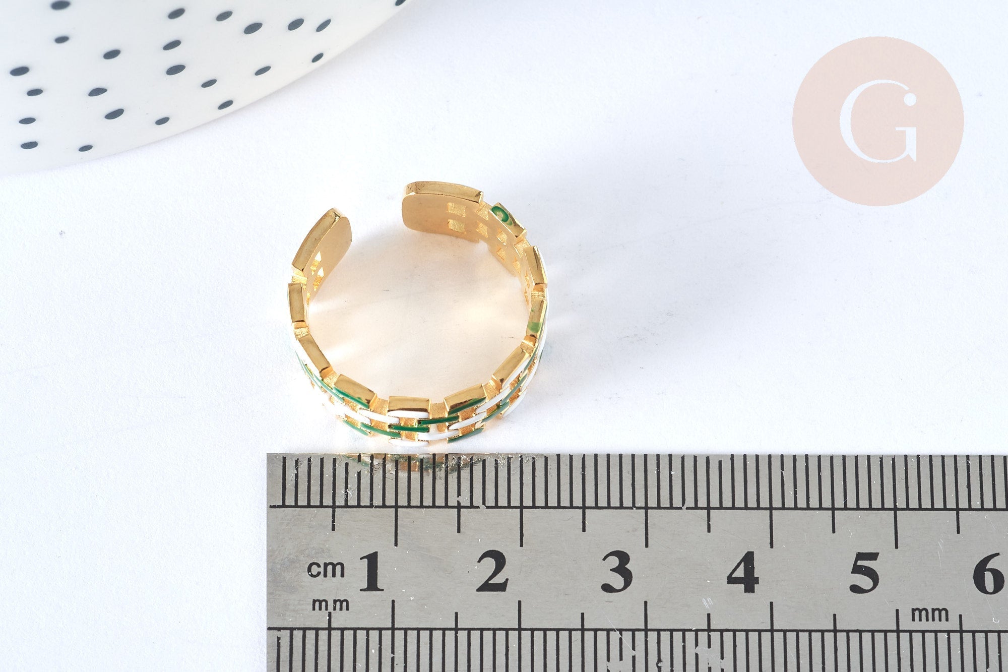 EP-Bague réglable maille croisée acier inoxydable doré émail blanc et vert Taille 54, x1 (G7001)