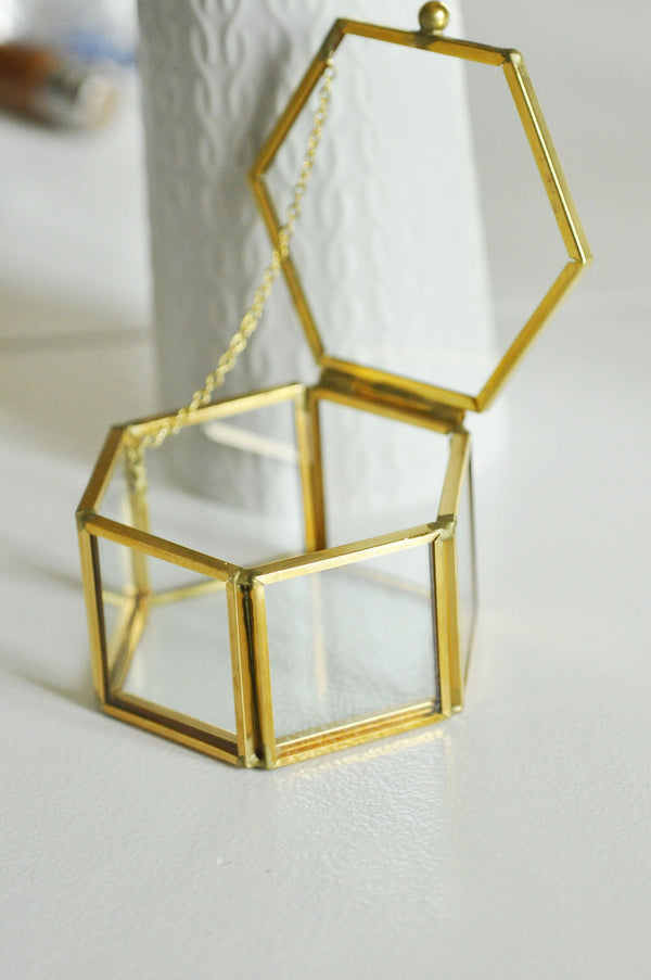 EP Boite à bijoux verre laiton hexagone 7.5cm de côté-G926