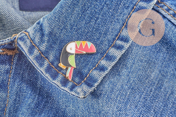 EP-Broche pins Oiseau toucan doré émail multicolore 31x22mm, x1 (G5954)