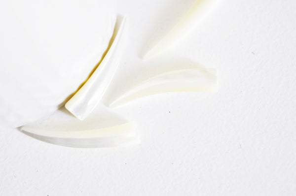 EP-Corne nacre blanche naturelle percé 33-38mm, x 2 (G2678)