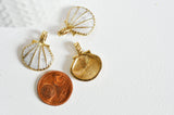 EP Pendentif coquillage doré blanc,pendentif coquillage,création bijoux, coquillage doré, pendentif doré, 24.5mm,x 2 - g356