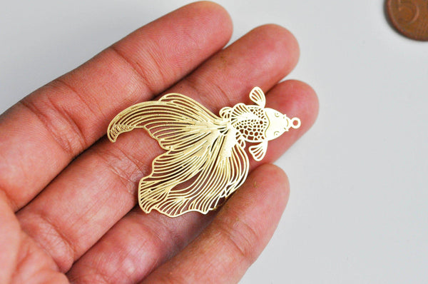 EP Pendentif estampe filigrane poisson japonais laiton doré 49 x 31 mm, x2 G3638
