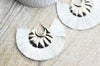 EP -Pendentif large pompon fil blanc écru support doré,pendentif en fil sur support doré, 85-92mm, x 2, G4537