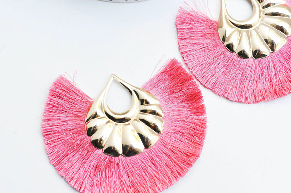 EP -Pendentif large pompon fil rose support doré,pendentif en fil sur support doré, 85-92mm, x2 (G4536)