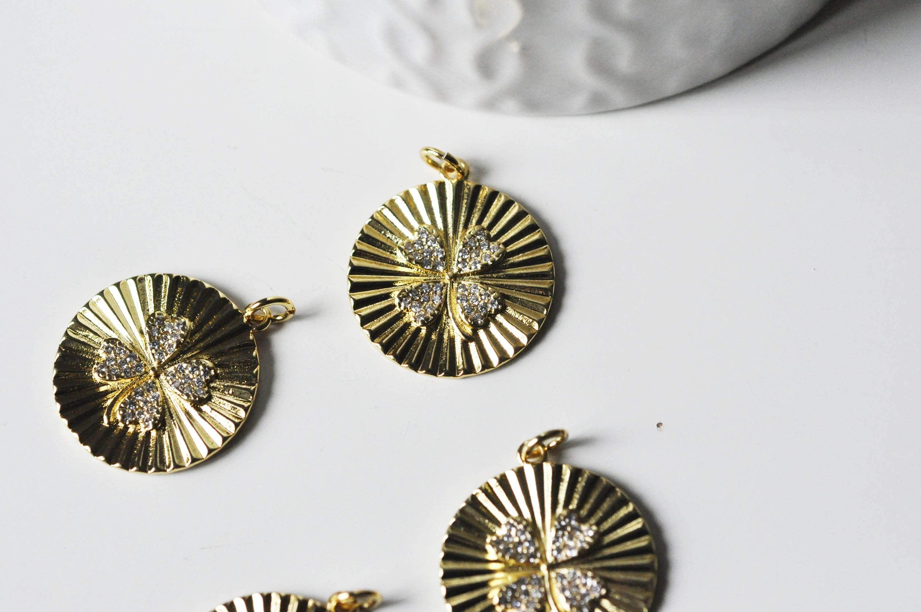 EP Pendentif médaille ronde trèfle quatre feuilles laiton doré 18K et zircons colorés,breloque laiton feuille, bijoux doré,21.5mm, x1 G4466