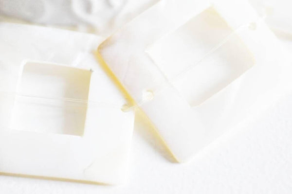 EP-Perle carrée nacre blanche naturelle, perle nacre carré,nacre naturelle coquillage blanc,création bijoux, 34mm,x 2-G935
