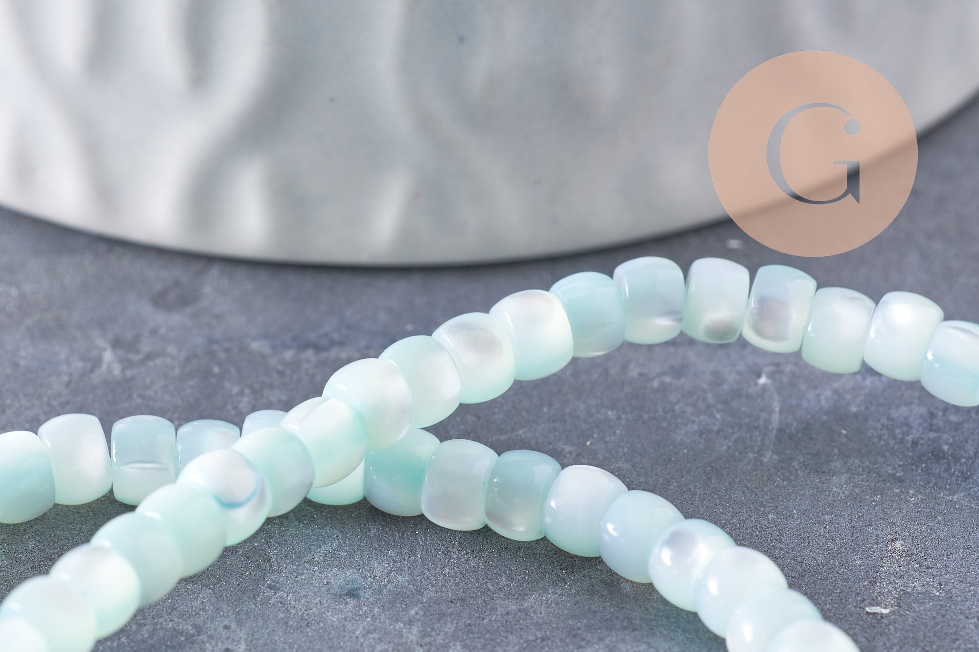 EP-Perle heishi nacre naturelle bleu turquoise pastel 3x4mm, x1 fil de 20 cm (G4774)