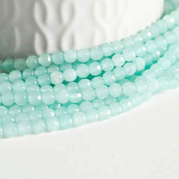 EP -Perle jade naturel facetté bleu turquoise 4mm, le fil de 35cm-G668