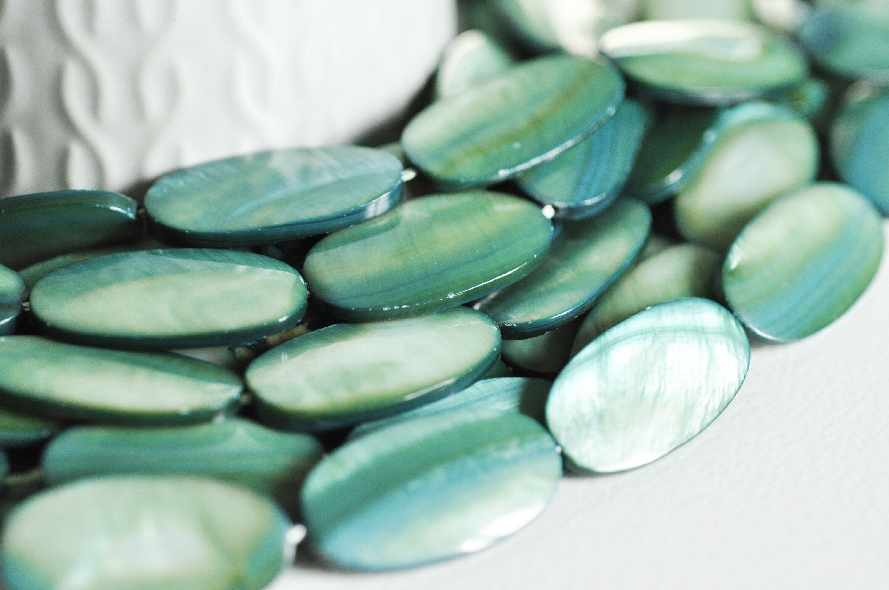 EP Perle ovale nacre verte naturelle, perle rectangulaire, coquillage teinté vert, 30mm, fil de 13-G1061