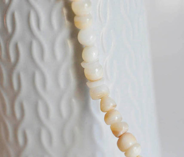 EP Perles coquillage beige nacre fil 145 perles - G531