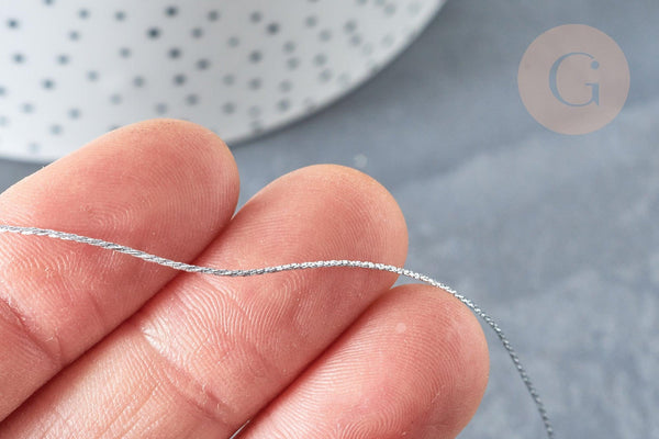 Fil argent métallisé nylon à broder-couture-bijoux 0.6mm,x5 mètres (G8138)