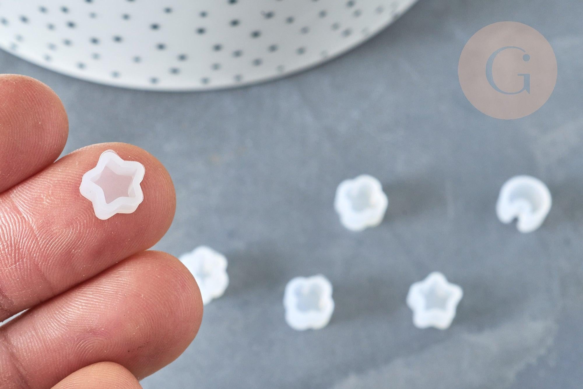 Moules petits en silicone lune, fleur, étoile inclusion résine 8~8.5mm, x2 (G8329)