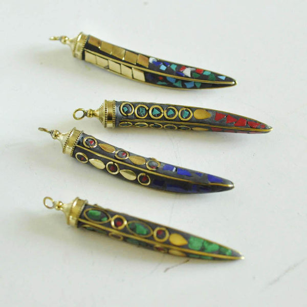 Pendentif Corne en laiton et pierres, pierre naturelle, pendentif doré, pendentif pierre, pendentif tibétain, 60mm,G2965