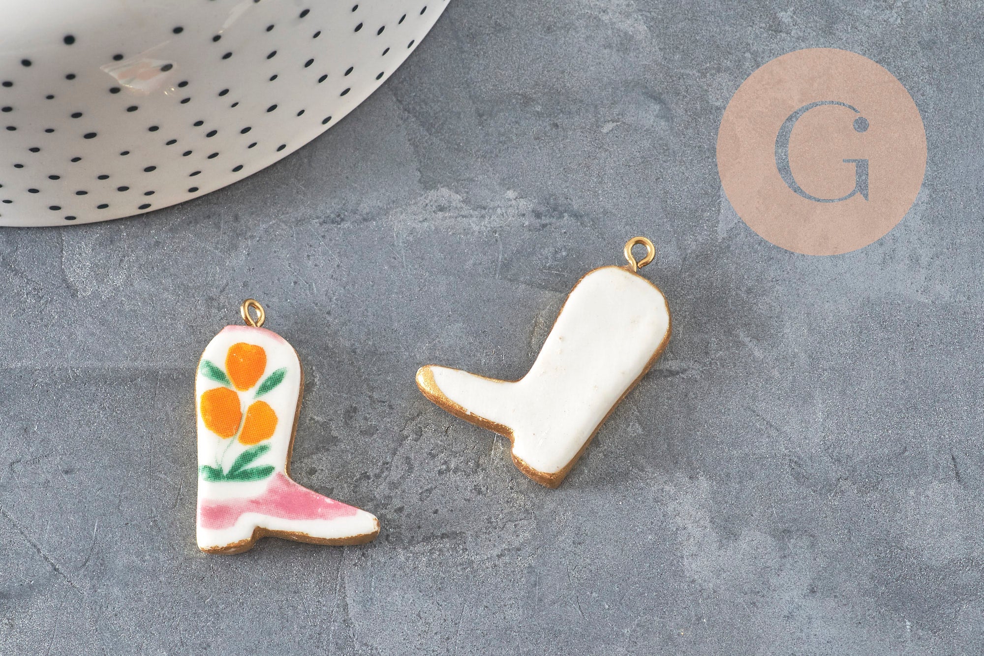 Pendentif botte de cow-boy fleurs acier 304 inoxydable doré IP 33mm, x1 (G11244)