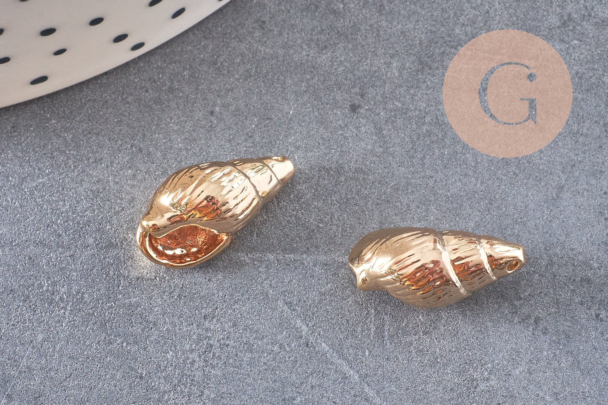 Pendentif coquillage laiton doré 18K 16.5mm, x2 (G3584)