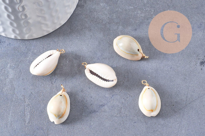 Pendentif coquillages cauri naturel beige fil doré torsadé 18K 24-32mm, x2 (G10319)