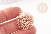 Pendentif estampe filigrane rond fleur laiton doré 30mm, Pendentif très fin et léger pour création de bijoux, x2 G9276