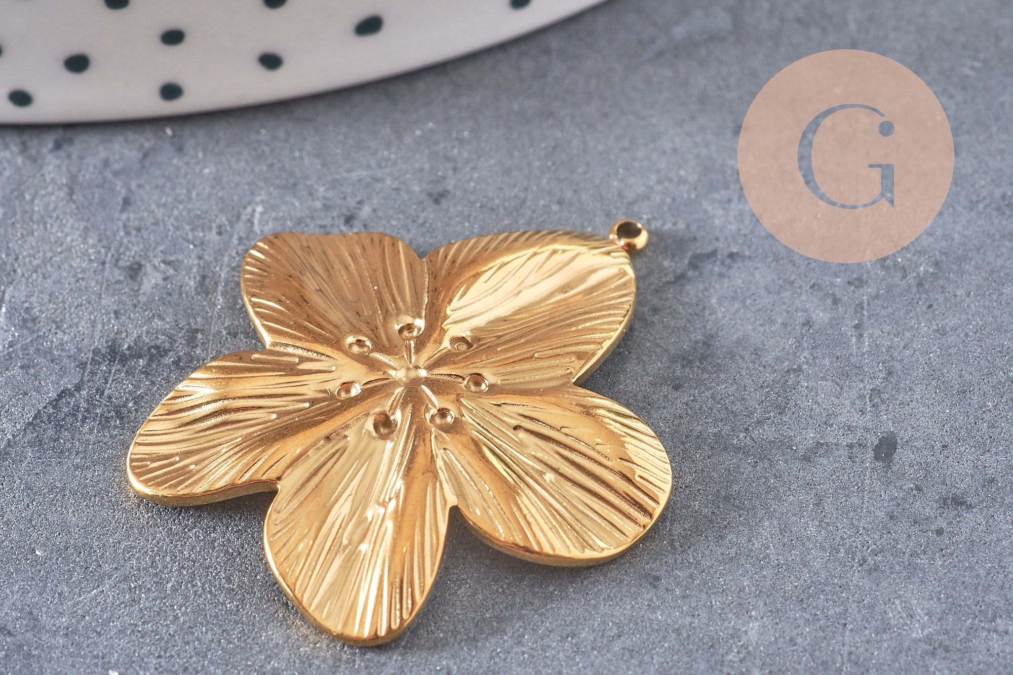 Pendentif fleur acier 304 inoxydable doré PVD percée 24mm /35mm, x1 (G10751)