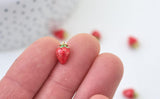 Pendentif fraise laiton doré 18K émail rouge 11.5mm, x1 (G5516)