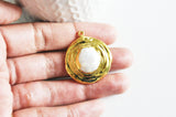 Pendentif laiton dorée perle naturelle,creation bijou femme, bijou minimaliste, bijou doré perle, cadeau anniversaire 34x31mm, x1 G5331