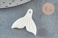 Pendentif nacre blanche naturelle queue de poisson 19mm, x2 (G4150)