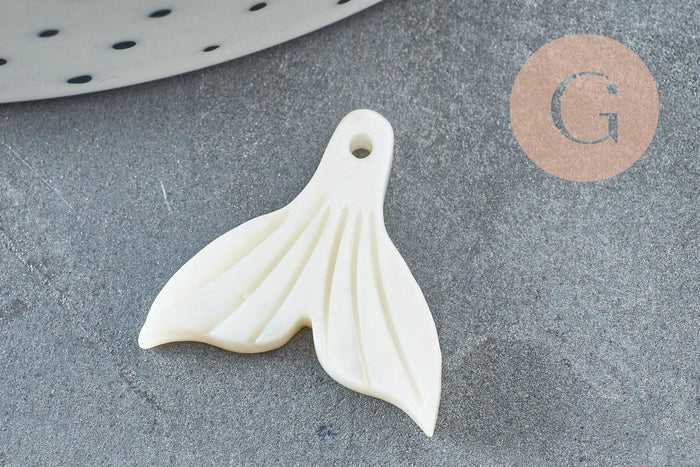 Pendentif nacre blanche naturelle queue de poisson 19mm, x2 (G4150)