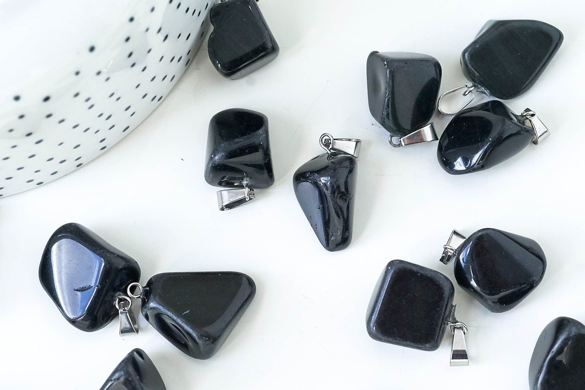 Pendentif obsidienne naturelle roulée acier inoxydable platine 15-35mm, x1 (G5558)