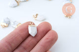 Pendentif pointe howlite naturelle 19mm, pendentif, bijou pierre,pendentif pierre marbrée howlite naturelle, x1 G6041