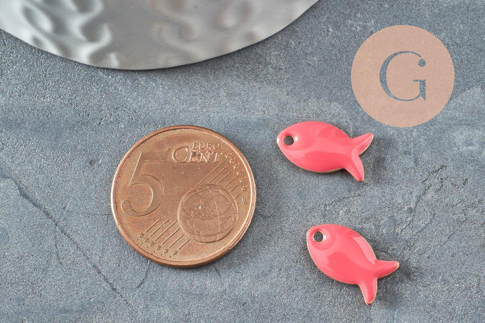 Pendentif poisson laiton brut émail rose 13.5mm, x2 (G10130)