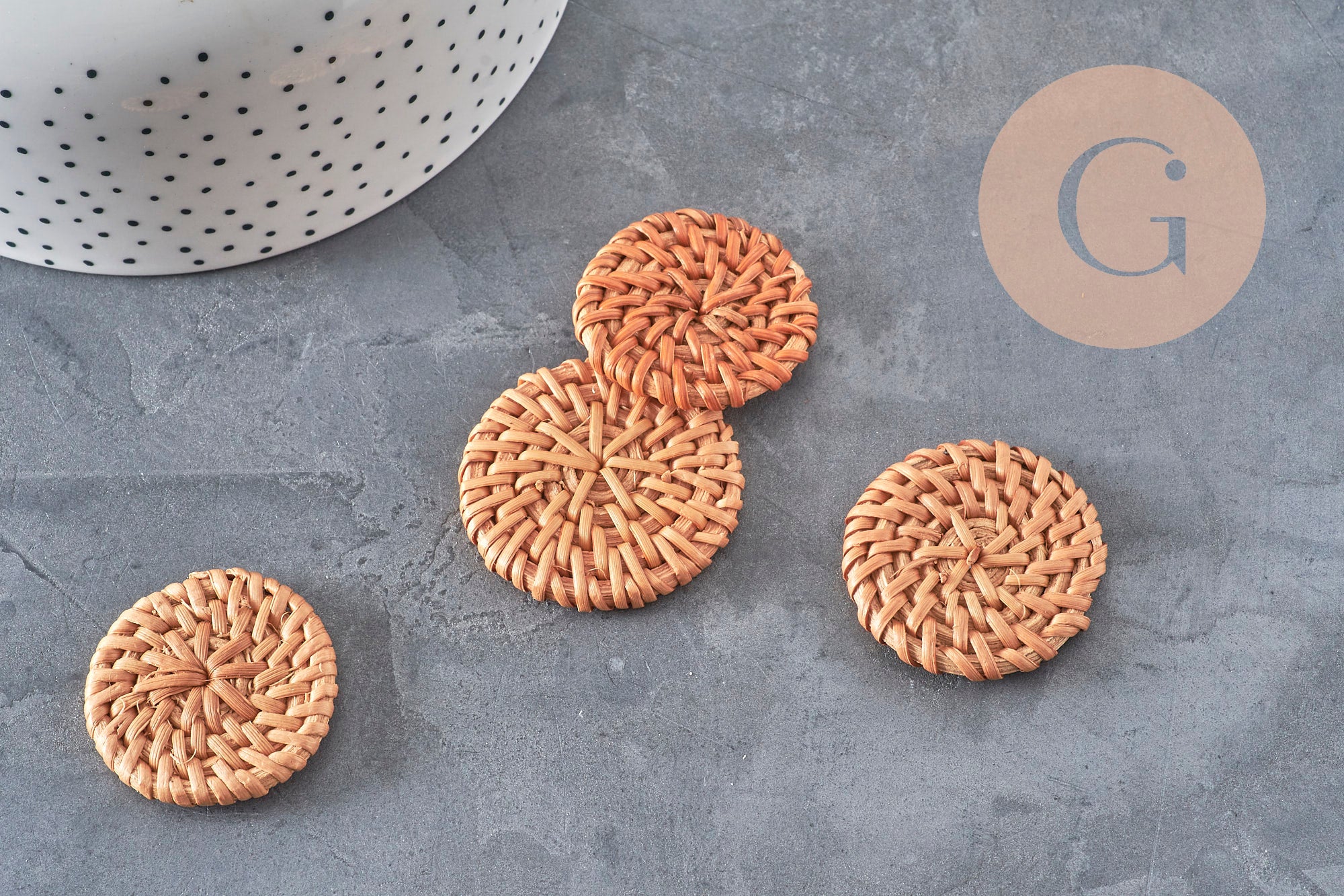 Pendentif rond osier tressé naturel 30-40mm, x2 (G2575)
