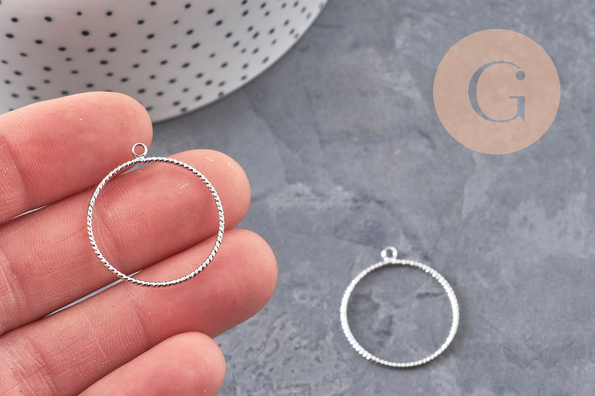 Pendentif rond torsadé laiton platine 27.5mm pour résine, x1 (G11135)